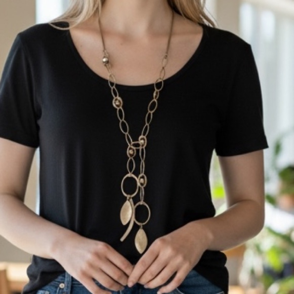 Chico’s Noelle Gold Tone Statement Necklace . (BR444)